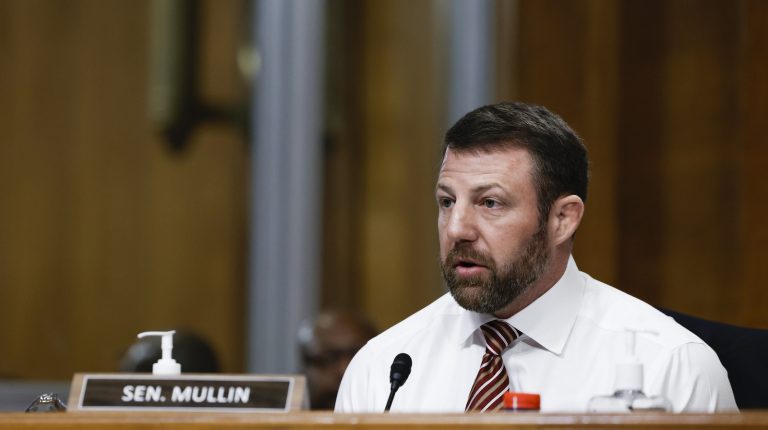 Markwayne Mullin, Seul Sénateur Sans Ce Diplôme en 2023