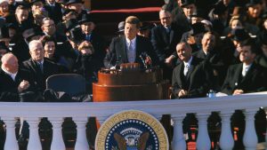 Pourquoi le podium de John F. Kennedy a pris feu le jour de son investiture