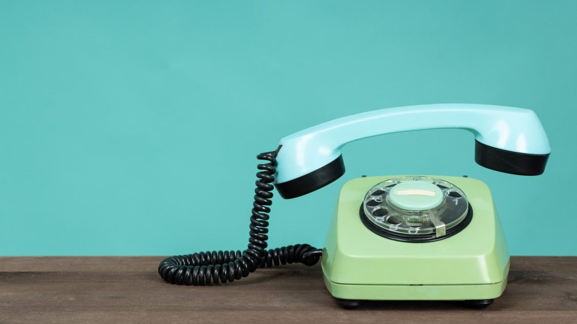 Pourquoi les numéros de téléphone commençaient par des lettres