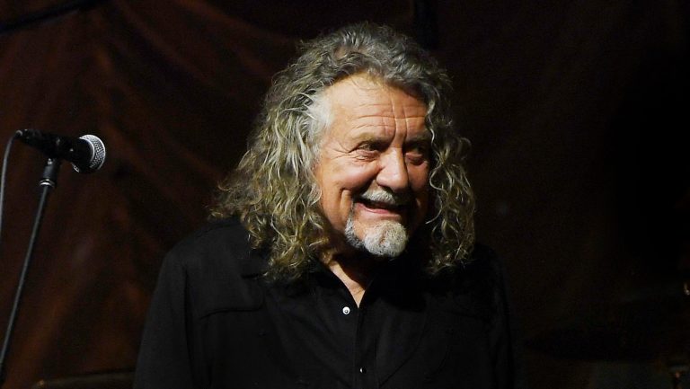 Rituel insolite de Robert Plant en coulisses avant un concert