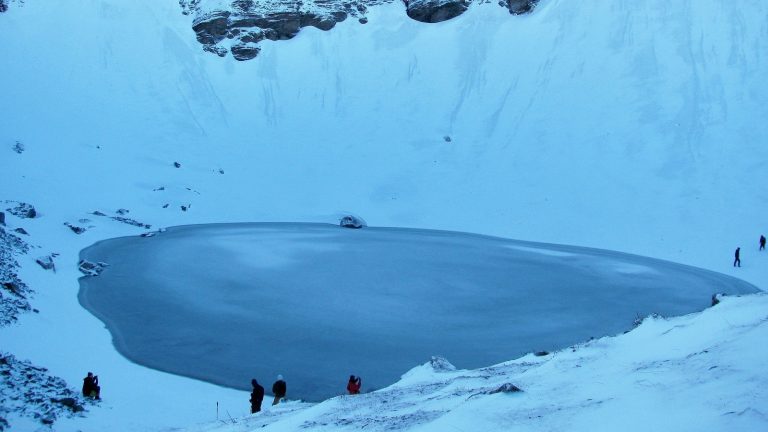 Roopkund, le lac indien mystérieux aux ossements inquiétants