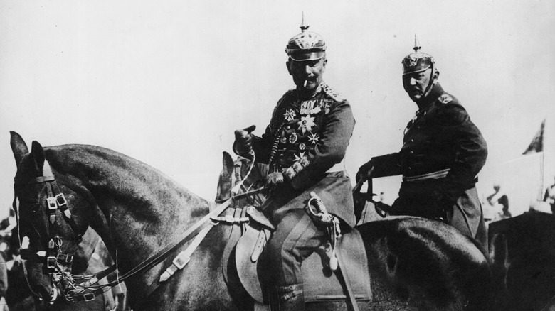 Helmuth von Moltke le Jeune à cheval avec l'empereur Guillaume II