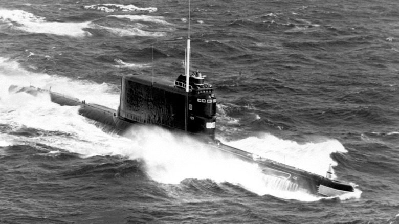 Sous-marin soviétique dans l'eau