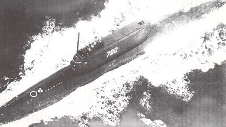 Sous-marin soviétique K-129 dans l'eau