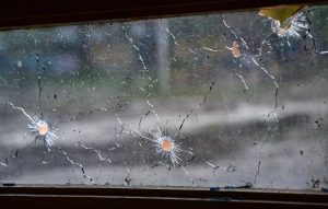 Attaque à Grenoble : Un bus touché par une dizaine de coups de feu