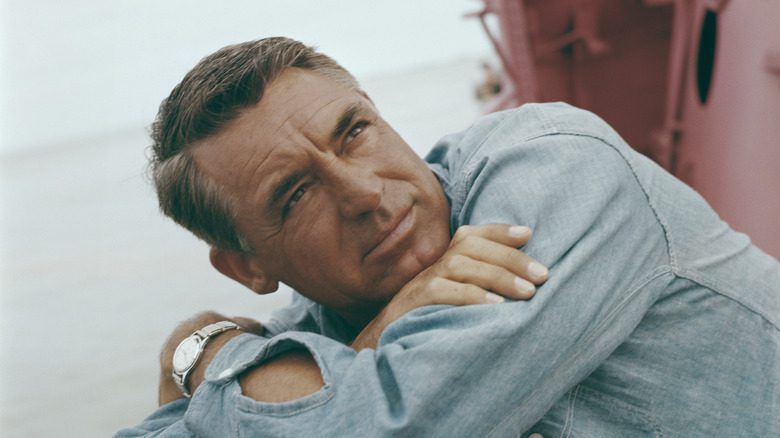 Cary Grant sur le pont d'un navire