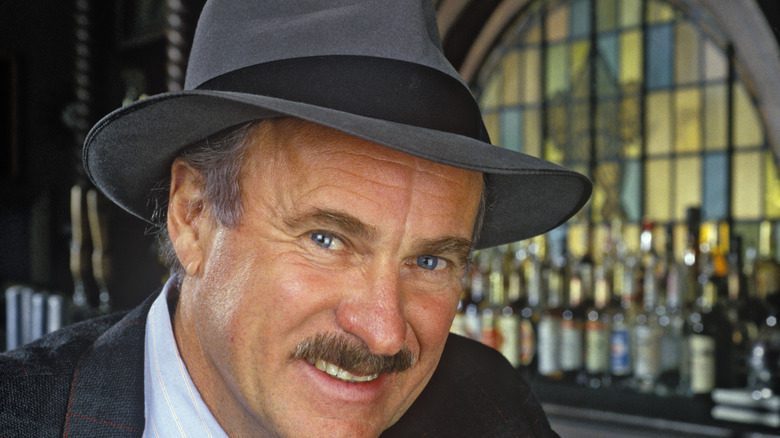 Dabney Coleman souriant