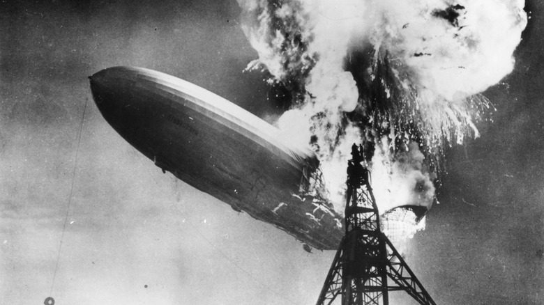 Zeppelin Hindenburg explosant
