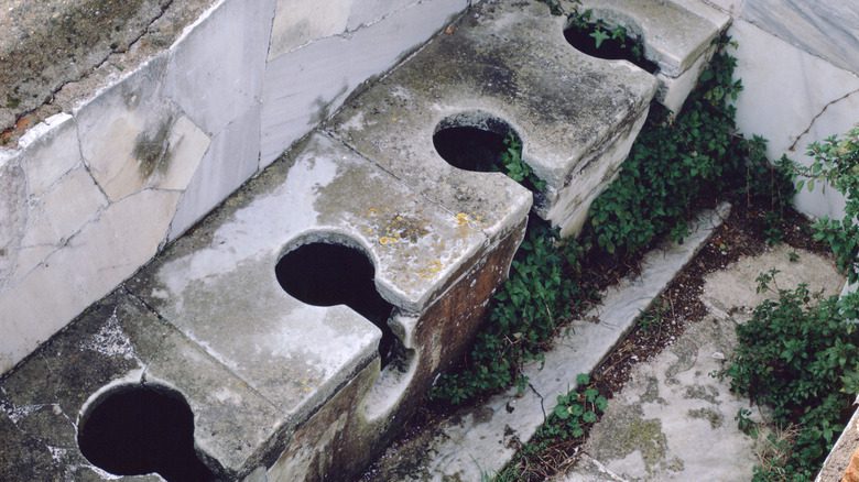 toilettes romaines anciennes