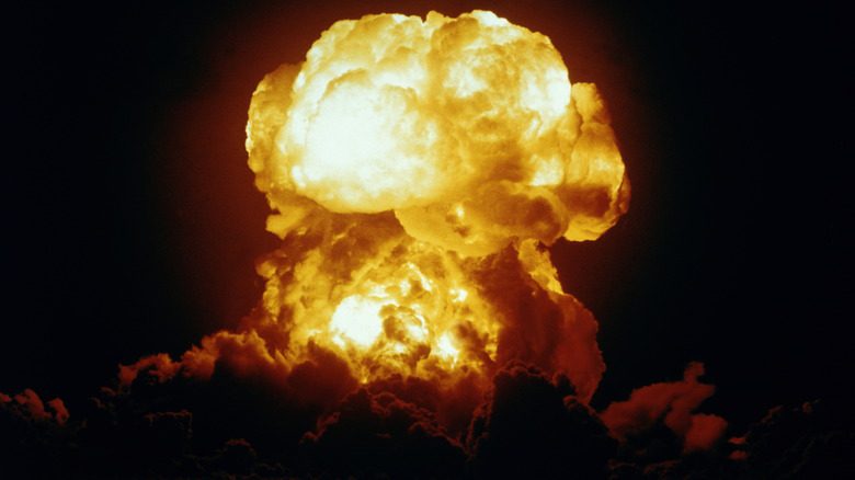 Nuage d'explosion de bombe atomique