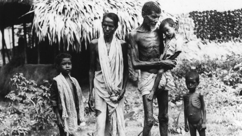 Une famille affamée en Inde