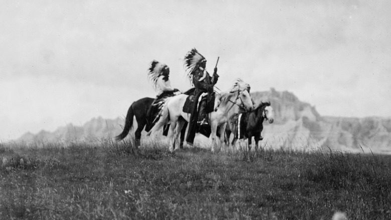 Guerriers Sioux du Dakota à cheval