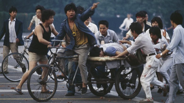 Manifestants de Tiananmen appelant à l'aide