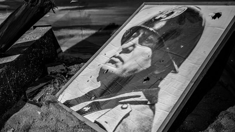 photo de Mussolini au sol