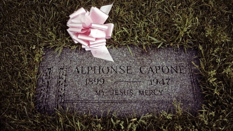 Ruban décorant la tombe d'Al Capone