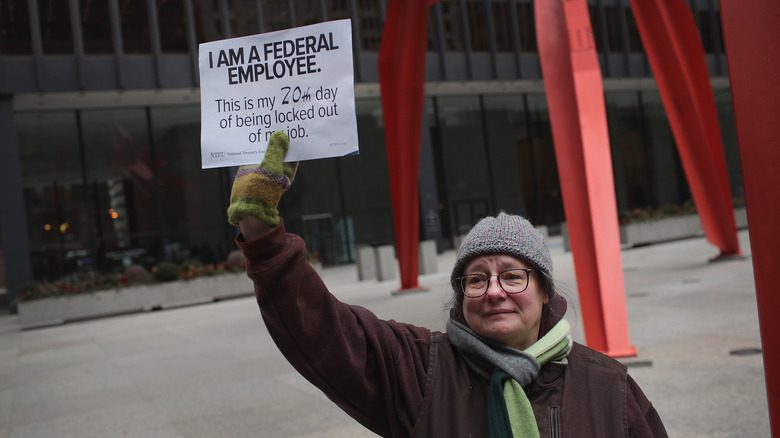 Employé de la FDA protestant contre la fermeture