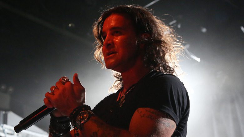 Scott Stapp en pleine lumière sur scène