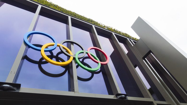 Anneaux olympiques au musée olympique