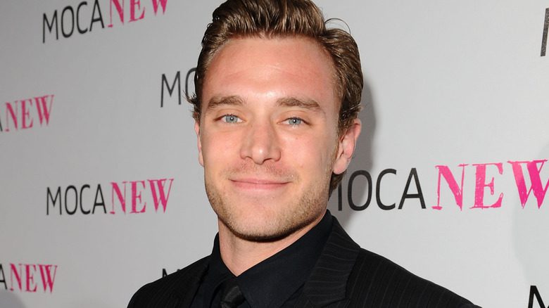 Billy Miller souriant à l'événement MocaNew