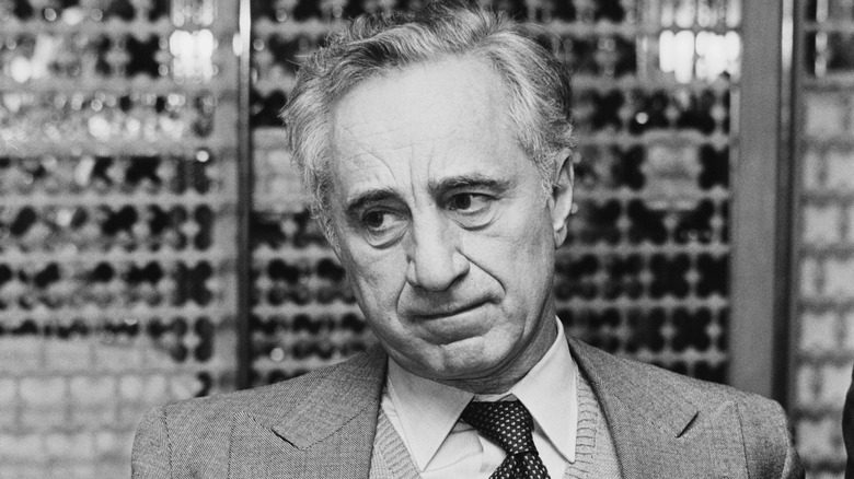 Elia Kazan grimacant