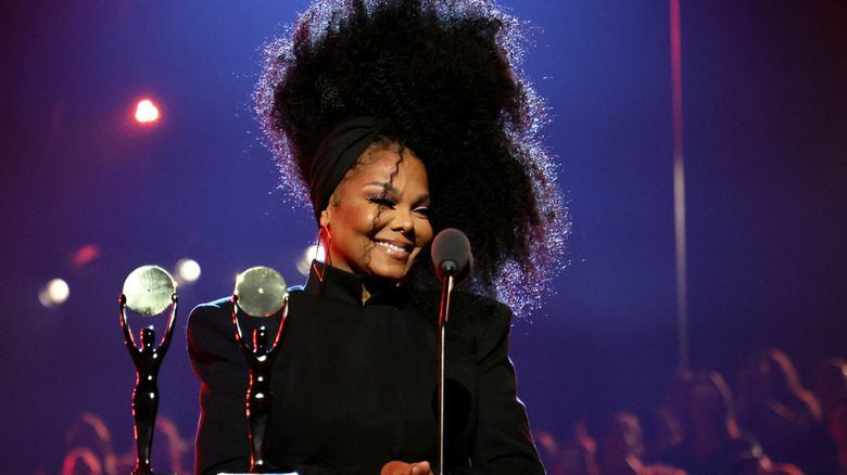 Janet Jackson présente un award