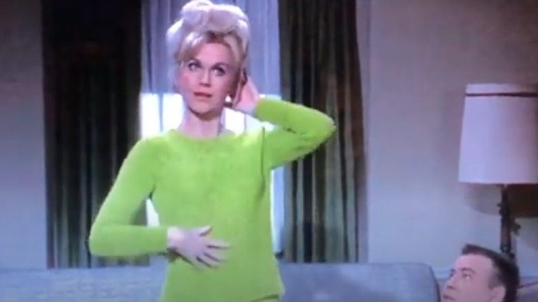 Elizabeth MacRae dans "Gomer Pyle, U.S.M.C." pull vert