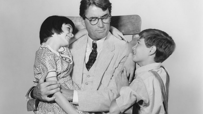 Gregory Peck avec les enfants de "Du silence et des ombres"