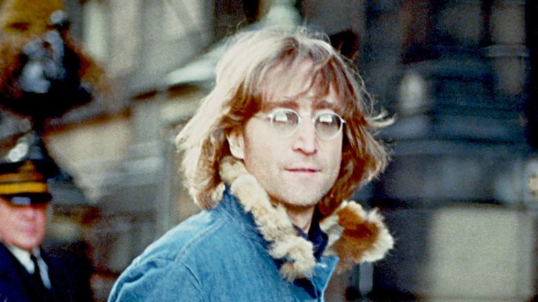 John Lennon en veste en jean