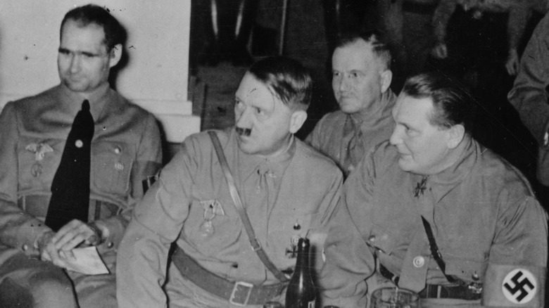 Rudolph Hess, Adolf Hitler, Hermann Goering en uniforme nazi