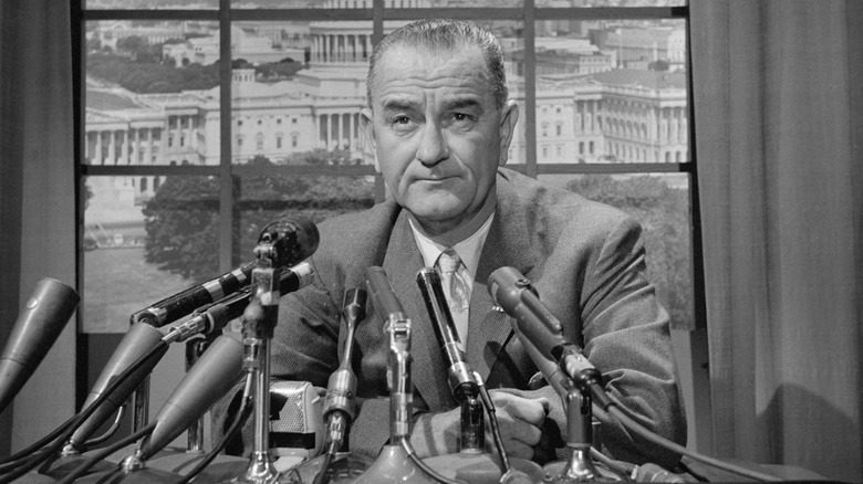 Lyndon Johnson s'exprimant