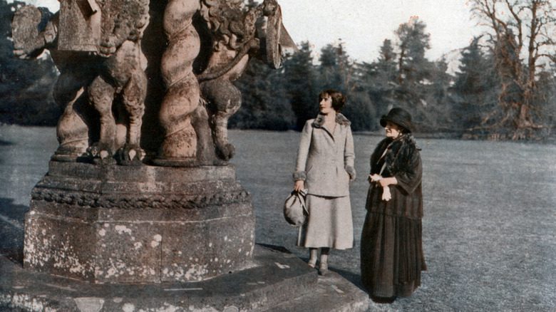 Lady Elizabeth Bowes-Lyon Queen Mother à Glamis