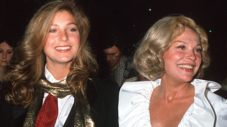 Tatum O'Neal et Joanna Moore souriantes