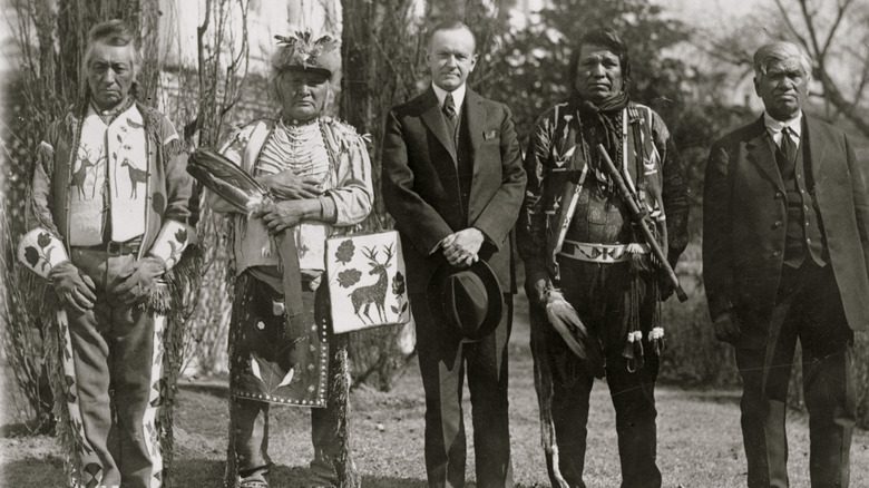 Osage posant avec Calvin Coolidge