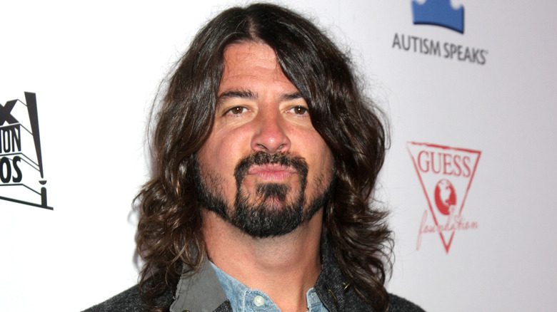 Dave Grohl réfléchit