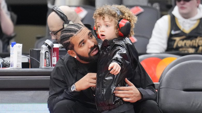 Drake avec son fils Adonis