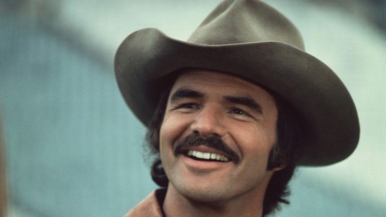 Burt Reynolds souriant