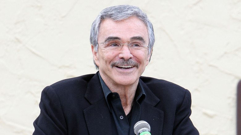 Burt Reynolds souriant