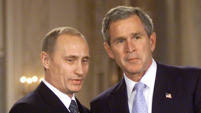 Photo de George W. Bush et Poutine