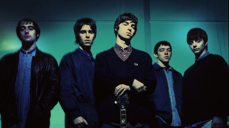 Oasis posing band picture