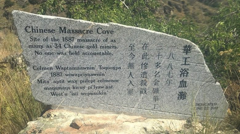 Pierre commémorative du Massacre chinois