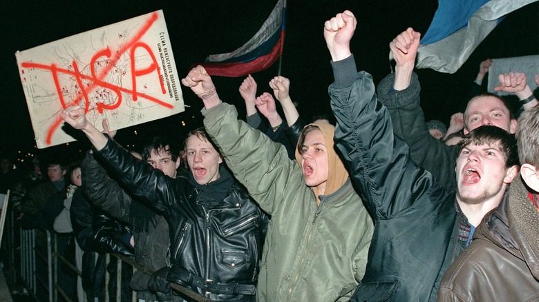 Russian youth protest NATO, 1998