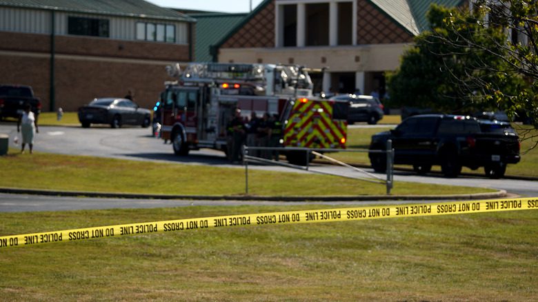 Fusillade au lycée Apalachee, bande de cautionnement