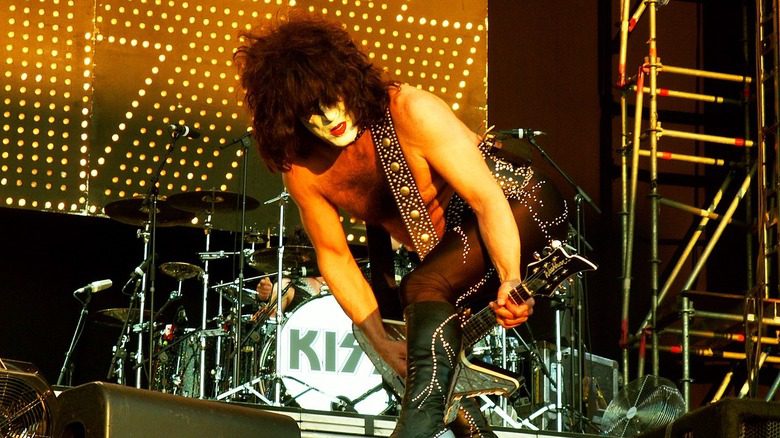 Paul Stanley playing guitar