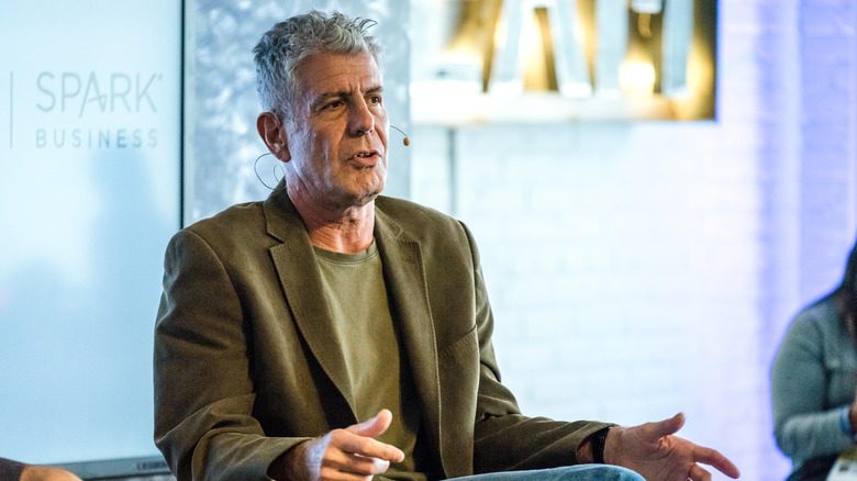 Anthony Bourdain en train de parler