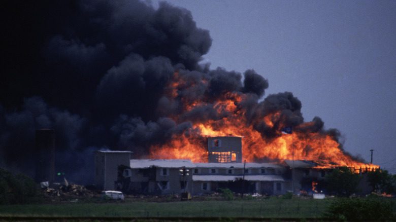 Compound des Branch Davidians en feu