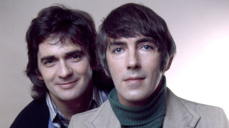 Portrait de Dudley Moore et Peter Cook souriant