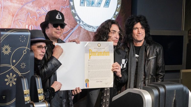 Kiss receiving award