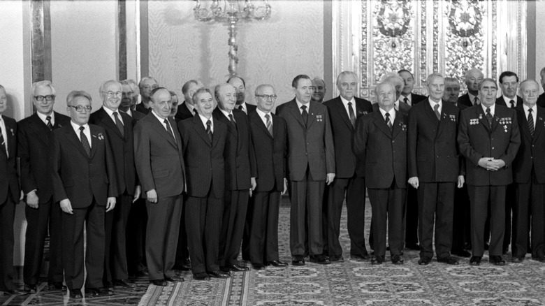 Dignitaires de l'URSS, dont Brejnev et Gorbatchev