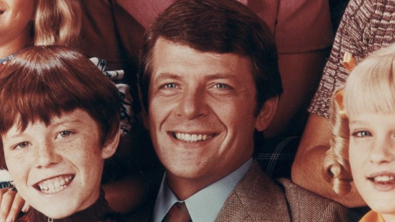 Robert Reed dans le rôle de Mike Brady, photo de l'équipe de Brady Bunch