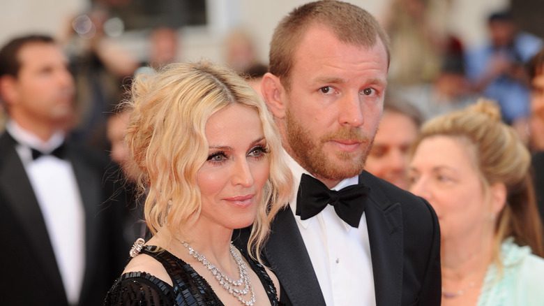 Madonna et Guy Ritchie lors d'une première de film en France